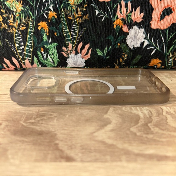 Clear Glittery iPhone 14 MagSafe Case - Picture 5 of 6